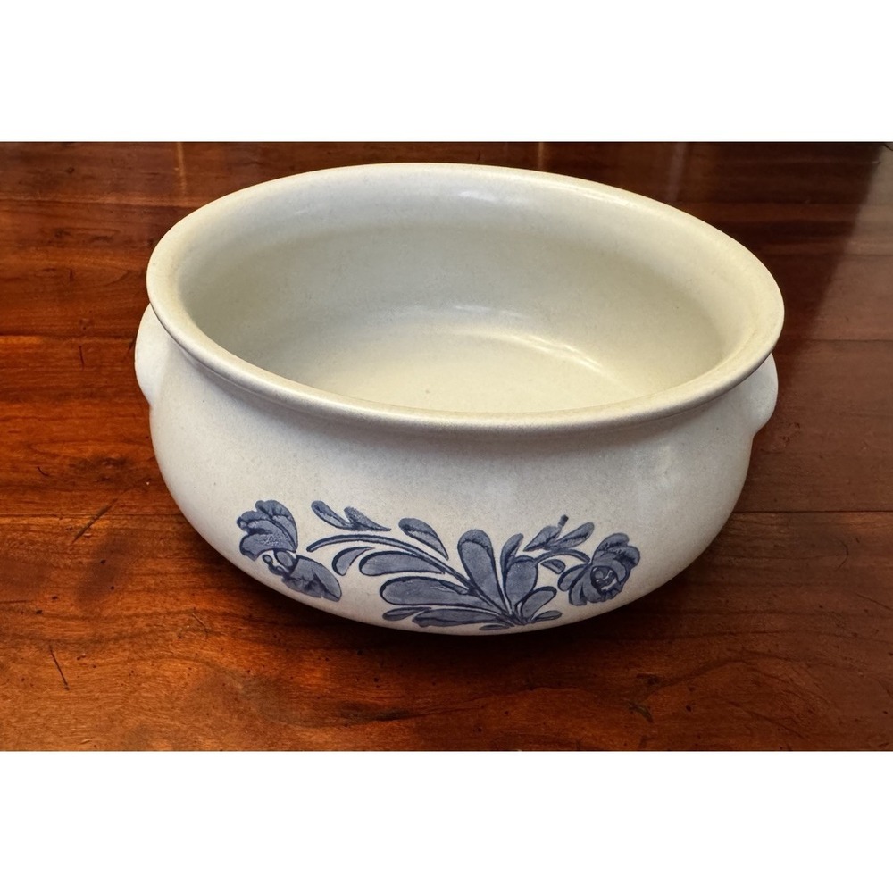 Pfaltzgraff  Yorktowne Large Casserole Dish 2‎ Qt